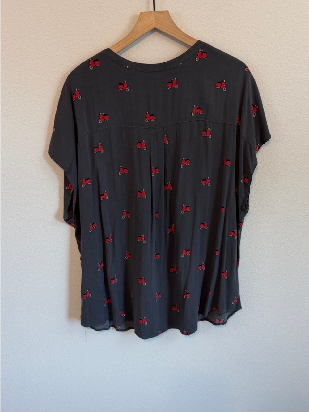 torrid Charcoal Button-Front V-Neck Top with Red Scooter Motif - Picture 9 of 11